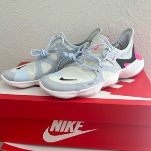 Women’s Nike Metcon Size 7 (NEW)